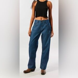 BDG NWT Women’s 27 Jet Twisted Straight Leg Baggy Blue Jeans Distressed Med Wash
